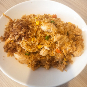 Ryż smażony Curry z kurczakiem