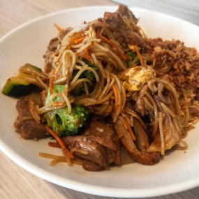 Makaron smażony z kaczką