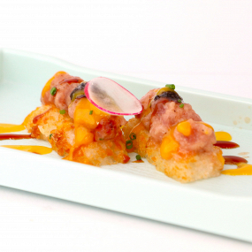 AT16. TUNA CRISPY RICE