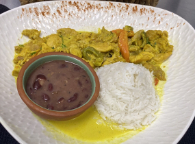 Poulet coco et curry rouge (🌶️ légèrement piquant)