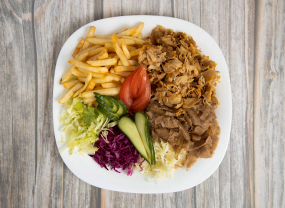 16. MALÝ TALÍŘ KEBAB S HRANOLKY( kebab maso, ledový salát, zelí,rajčata,okurky,paprika,cibule,dresing s hranolky)