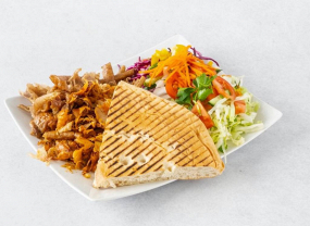 14. MALÝ TALÍŘ KEBAB ( kebab maso, ledový salát, zelí,rajčata,okurky,paprika,cibule,dresing s tureckým chlebem)