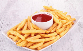 32. HRANOLKY MALÁ PORCE ( s dresingem nebo kečupem)