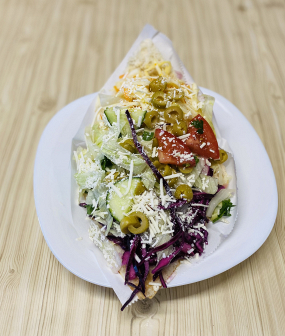 27. DÖNER VEGETARIÁNSKY (ledový salát, zelí,rajčata,okurky,paprika,cibule,sýr,olivy a dresing v tureckém chlebu)