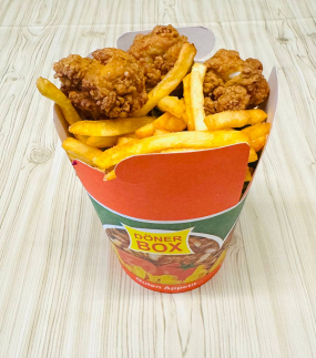 47. DÖNER BOX HOT WINGS (3ks Obalovaná kuřecí křidélka,salat,hranolky,dresing)