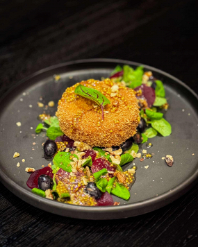 Sałata z camembertem 