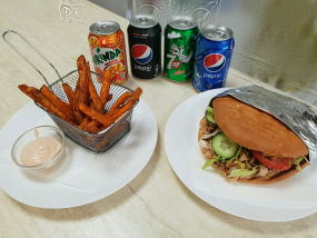 Kebab MENU s kuracím mäsom s klasickou žemľou batátovými hranolkami 