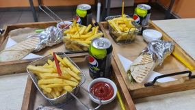 KEBAB MENU - s kuracím mäsom v /tortille/pite s klasickými hranolkami