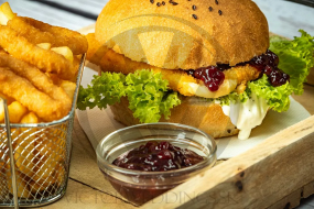 CHEESEBURGER  s obalovaným syrom eidam   