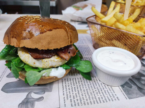 Cheeseburger s grilovaným hermelínom 