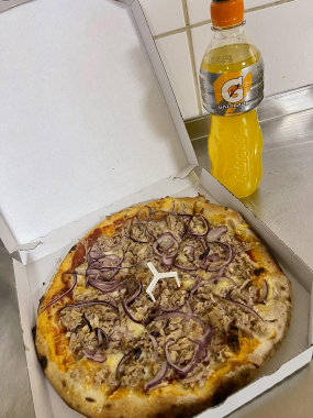 Veľká pizza 32cm - par.základ, syr, tuniak, cibuľa - 440g