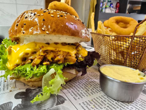 Burger s TRHANÝM MÄSOM /bravčové/  