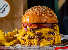 Tripla sajtos burger