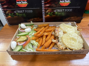 Ananászos Tyr menü 