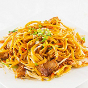 Nouille de blé sauté au boeuf