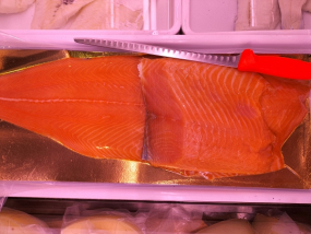 SALMONE TAGLIATO A MANO