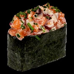 Gunkan tartare de saumon , oignons rouges , sauce spicy