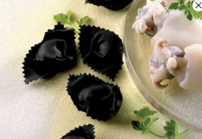 303/ RAVIOLI DI MERLUZZO AL NERO DI SEPPIA