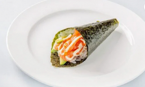 82. TEMAKI SAKE AVOCADO