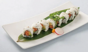 110. URAMAKI SAKE AVOCADO