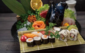 62. SUSHI SASHIMI MIX