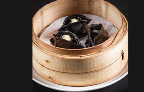 27. RAVIOLI AL NERO DI SEPPIA RIPIENO DI MERLUZZO