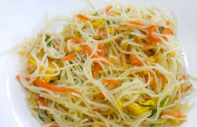 168. SPAGHETTI DI RISO CON VERDURE ED UOVA