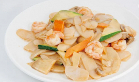 174. GNOCCHI DI RISO CON VERDURE, GAMBERETTI E UOVA