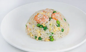 176. RISO SALTATI CON VERDURE, GAMBERI E UOVA