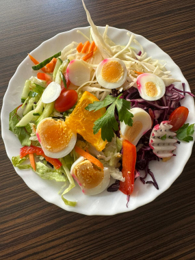 Gemischter Salat mit Ei