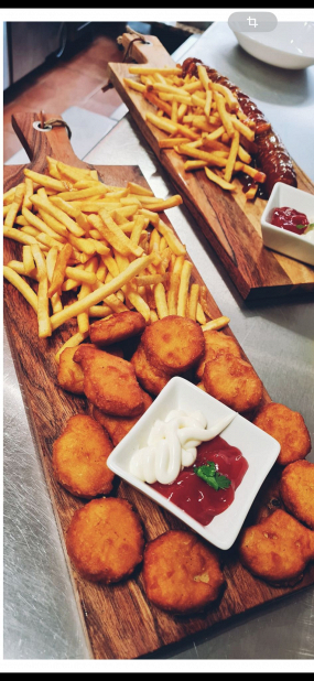 Chicken Nuggets mit Pommes frites