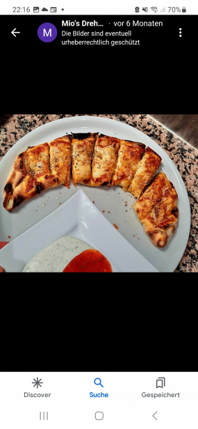 Pizzabrötchen mit Mozzarella und Tomaten