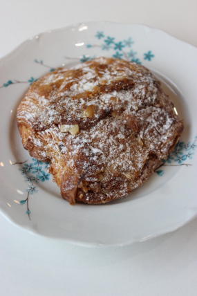 Pain au chocolat aux amandes