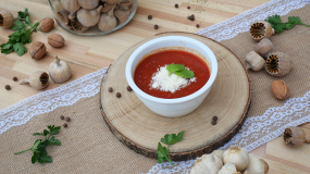 0,33l   Paradajková z lúpaných paradajok 