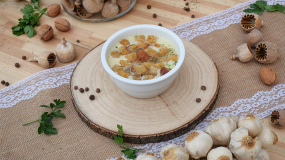 0,33l   Cesnaková s opraženým chlebíkom a syrom