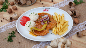 120g/80g/80g  Grilované bravčové karé, ryža, hranolky