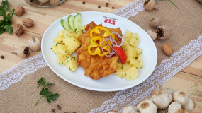 120g/200g    Vyprážaný bravčový / kurací rezeň, varené zemiaky