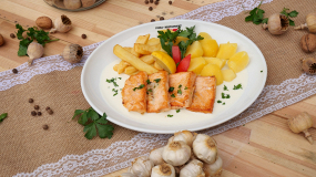 150g Grilovaný losos na masle s citr. omáčkou