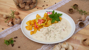 120g/200g Kuracie rezančeky s nivovou omáčkou, opekané zemiaky