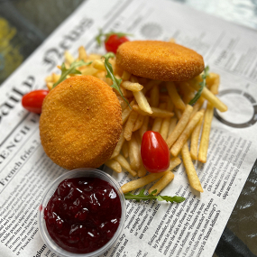 Vyprážaný hermelín s brusnicami 