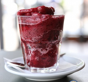 Granita di Gelsi neri Siciliani senza Glutine / Gluten free Sicilian Black Mulberry Granita 