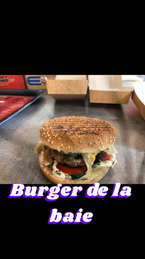 Burger de la Baie (juin à mi-août) avec frites