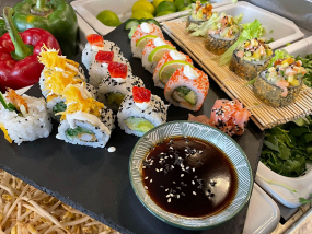 SUSHI SET PRO DVĚ OSOBY 16ks