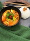 4) Red Curry – kari s tofu, zeleninou a jasmínovou rýží (1,4,5)