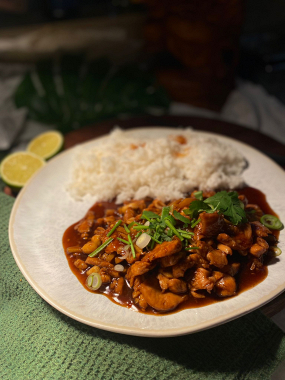 1) KUNG PAO - kantonské Kung Pao s kuřecím masem, arašídy a jasmínovou rýží (1,2,4,5,6)