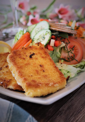 Salatteller mit Feta-Käse natur oder paniert