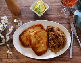 Schweineschnitzel mit Zwiebeln