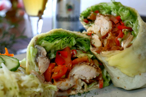 Hähnchenwrap mit Käse überbacken