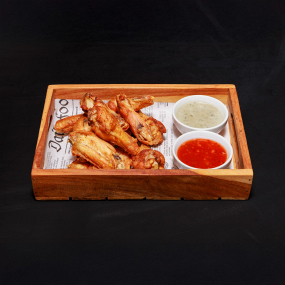 500g Chrumkavé kuracie krídla s dipom s modrého syra a sweet chilli 🧀