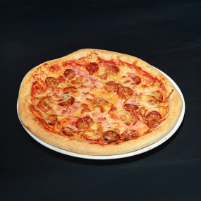 10. Pizza šunka, klobása, cibuľa salza, syr 